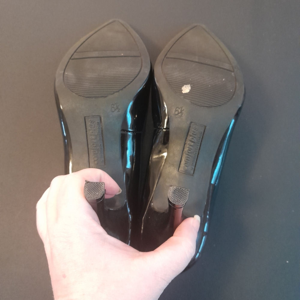 Comfort Plus by Predictions Glossy Black Heels - Picture 3 of 3